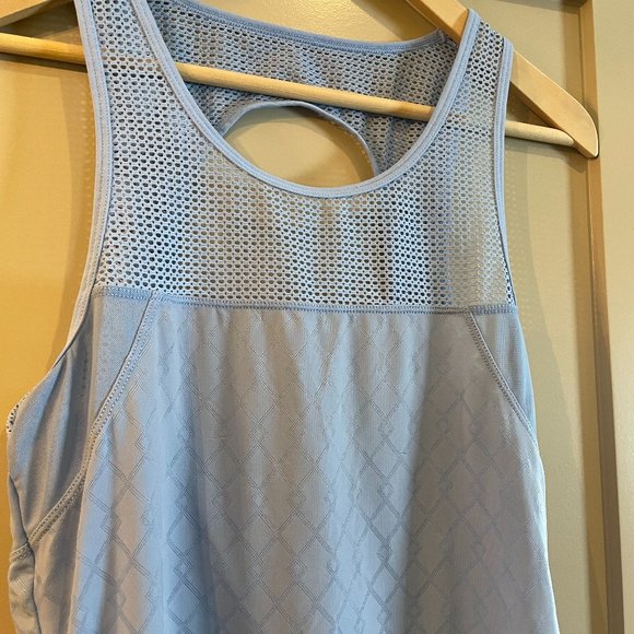 Lorna Jane Light Blue Mesh Cut Out Tank - Picture 4 of 6